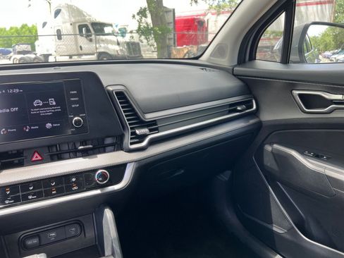 Used 2025 Kia Sportage LX FWD image 33
