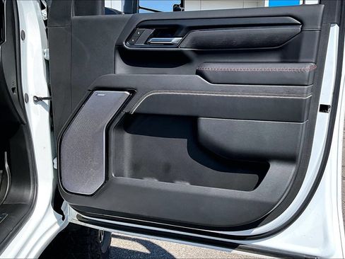 Used 2025 GMC Sierra 2500 AT4X AWD/4WD image 19