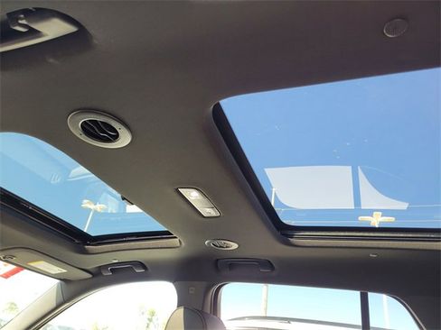 Used 2023 Chevrolet Traverse High Country image 22