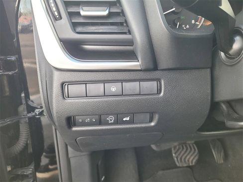 Used 2024 Nissan Rogue SV image 20