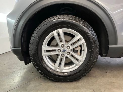 Used 2022 Ford Explorer XLT AWD/4WD image 16