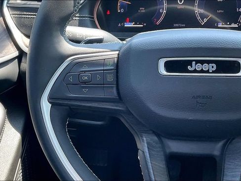 Used 2024 Jeep Grand Cherokee L Limited w/ Black Appearance Package AWD/4WD image 11