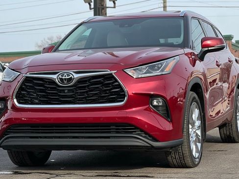Used 2020 Toyota Highlander Limited image 10