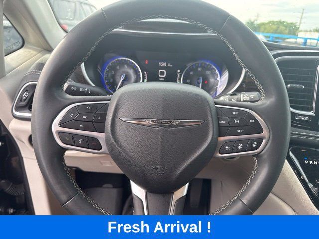 Used 2023 Chrysler Pacifica Limited FWD image 7