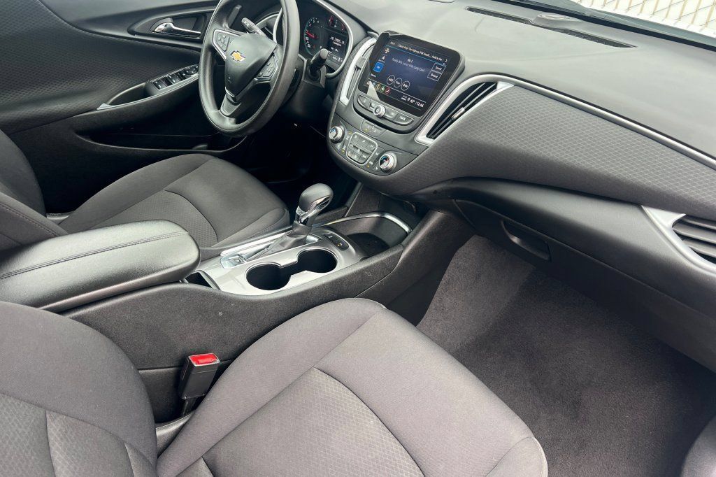Used 2024 Chevrolet Malibu LT FWD image 12