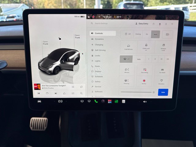Used 2025 Tesla Model Y Long Range AWD/4WD image 18