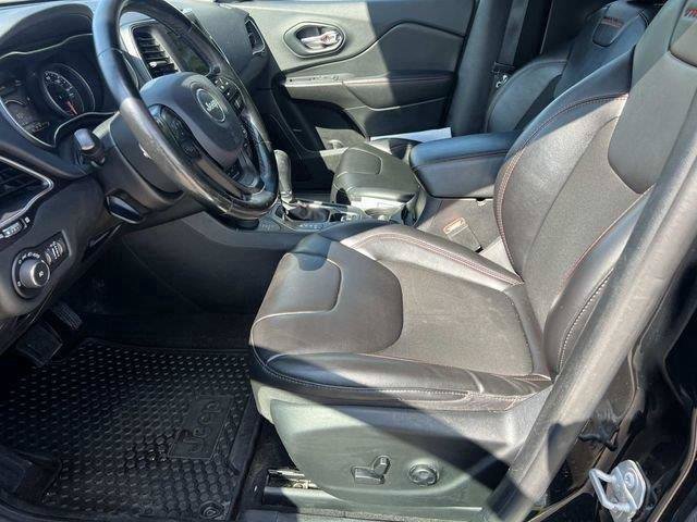 Used 2020 Jeep Cherokee Trailhawk w/ Cold Weather Group AWD/4WD image 18