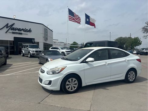 Used 2016 Hyundai Accent SE image 1