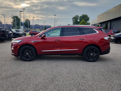 Used 2024 Buick Enclave Essence w/ Experience Buick Package FWD image 4