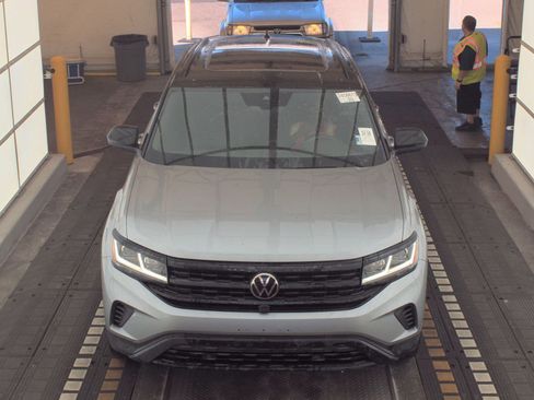 Used 2020 Volkswagen Atlas Cross Sport SEL Premium AWD/4WD image 2