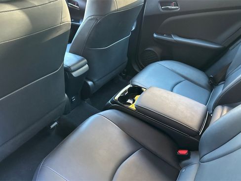 Used 2017 Toyota Prius Prime Premium image 12