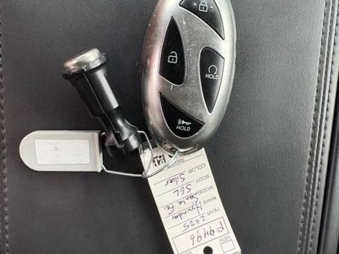 Used 2025 Hyundai Santa Fe SEL FWD image 6