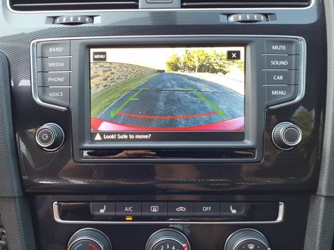 Used 2017 Volkswagen GTI SE FWD image 25