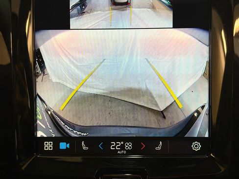 Used 2025 Volvo XC60 B5 Plus image 23