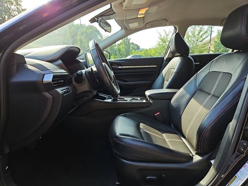 Certified 2024 Nissan Altima 2.5 SR AWD/4WD image 13