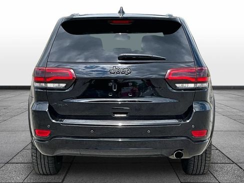 Used 2018 Jeep Grand Cherokee Altitude AWD/4WD image 4