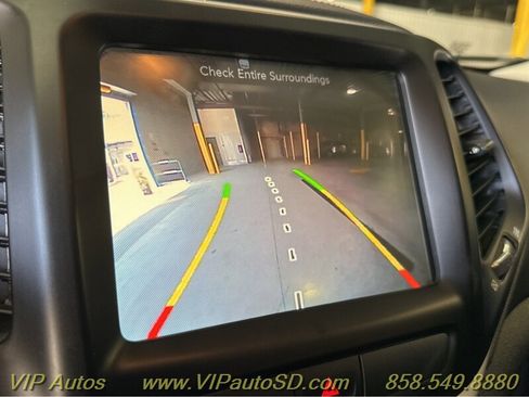 Used 2015 Jeep Cherokee Trailhawk image 6