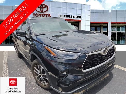 Used 2023 Toyota Highlander XLE FWD image 1