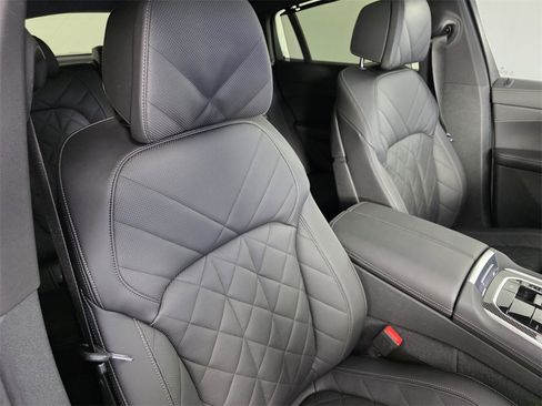 Used 2024 BMW X6 M60i w/ Climate Comfort Package image 30