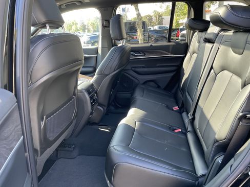 New 2025 Jeep Grand Cherokee Limited w/ Luxury Tech Group II image 37