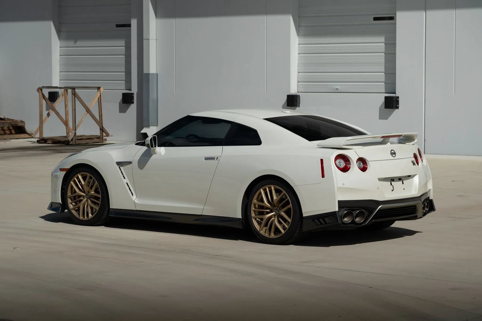Used 2017 Nissan GT-R Premium w/ Premium Interior Package AWD/4WD image 12