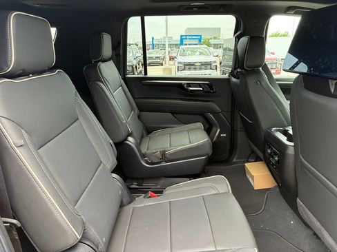 New 2026 Chevrolet Suburban Premier AWD/4WD image 15