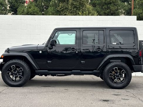 Used 2018 Jeep Wrangler Unlimited Sahara AWD/4WD image 9
