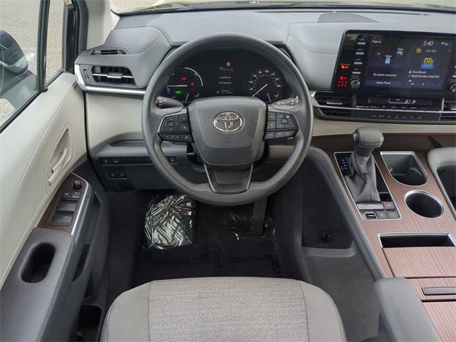 Certified 2022 Toyota Sienna LE FWD image 16