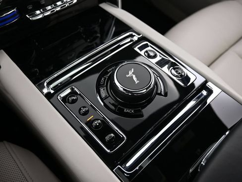 Certified 2022 Rolls-Royce Cullinan w/ Dark Exterior Package AWD/4WD image 23