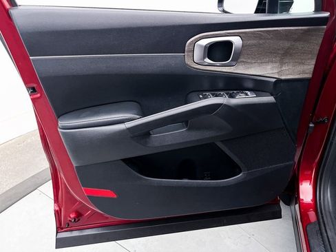 Used 2021 Kia Sorento EX w/ Panoramic Sunroof Package image 18