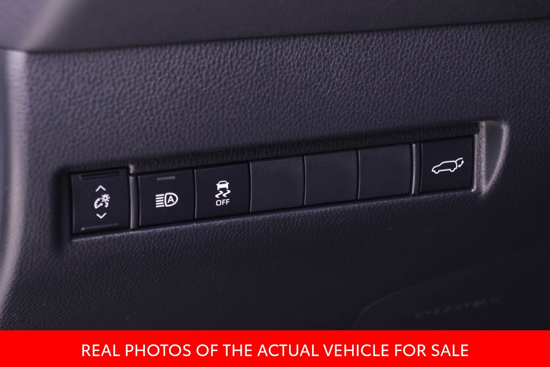 Used 2023 Toyota Venza LE AWD/4WD image 15