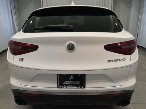 Used 2023 Alfa Romeo Stelvio Sprint AWD/4WD image 5