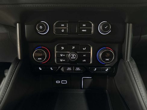 Used 2022 Chevrolet Tahoe Z71 w/ Luxury Package AWD/4WD image 23