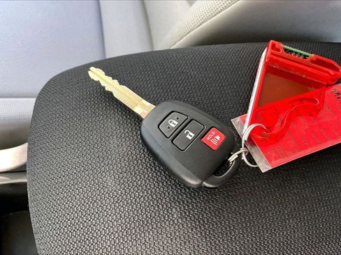 Used 2024 Toyota Corolla Cross L image 32