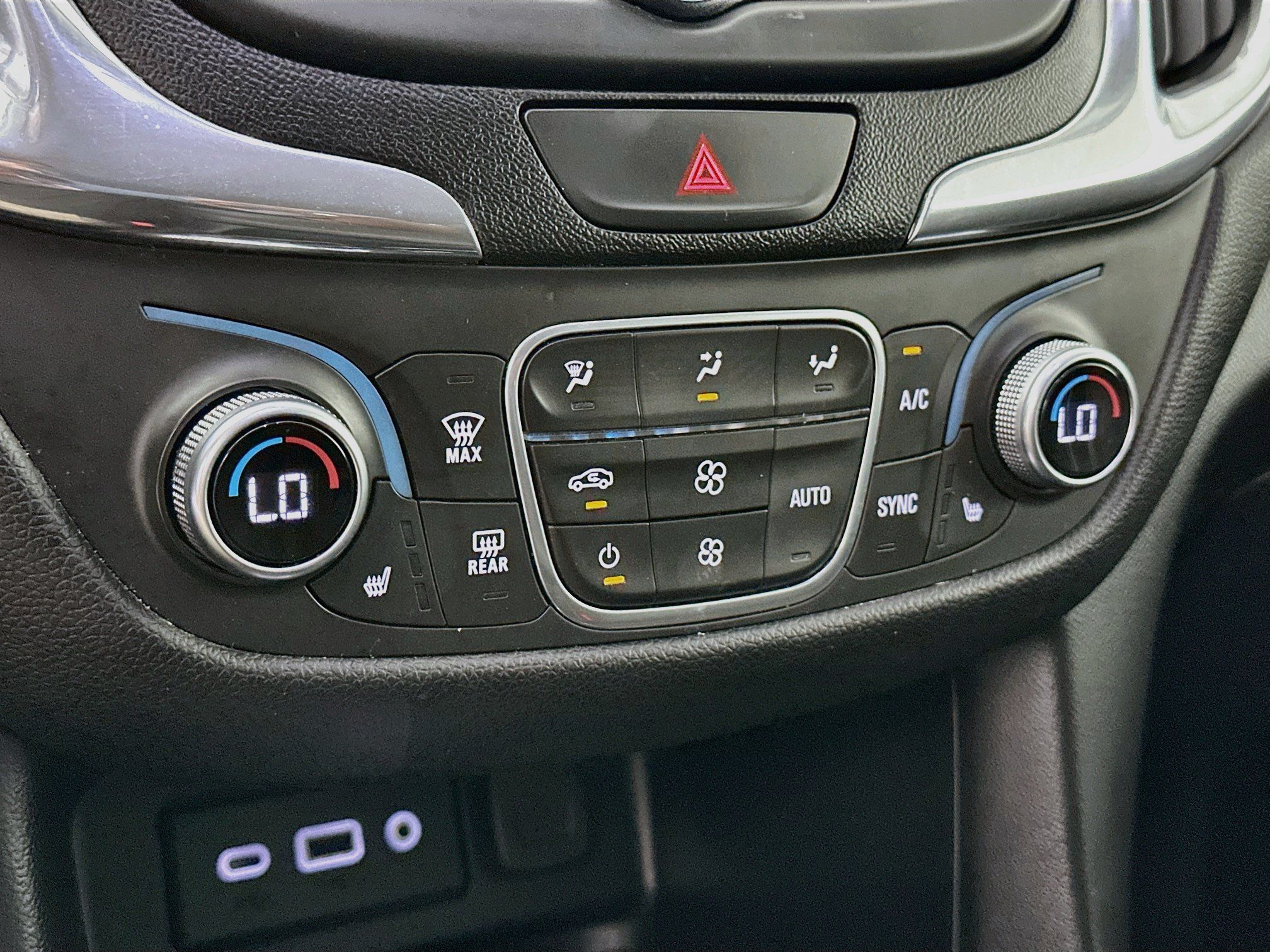 Used 2019 Chevrolet Equinox LT FWD image 23