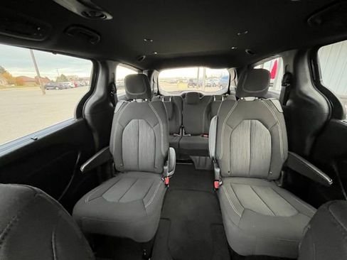 Used 2022 Chrysler Pacifica Touring FWD image 29