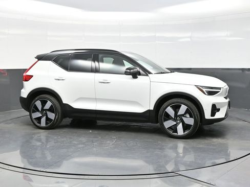 Used 2023 Volvo XC40 Recharge Ultimate w/ Protection Package Premier image 8