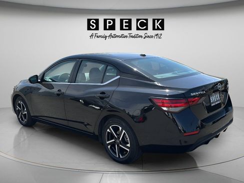 Used 2024 Nissan Sentra SV FWD image 2