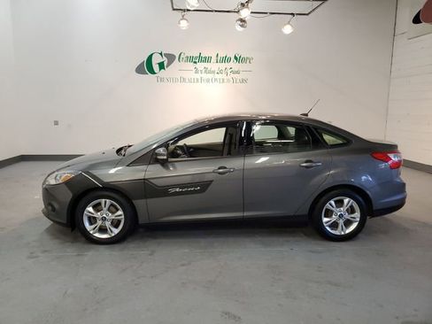 Used 2013 Ford Focus SE w/ SE Winter Pkg FWD image 3