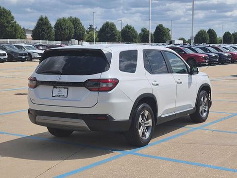 Certified 2024 Honda Pilot EX-L image 6