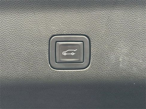 Used 2023 GMC Yukon Denali image 9