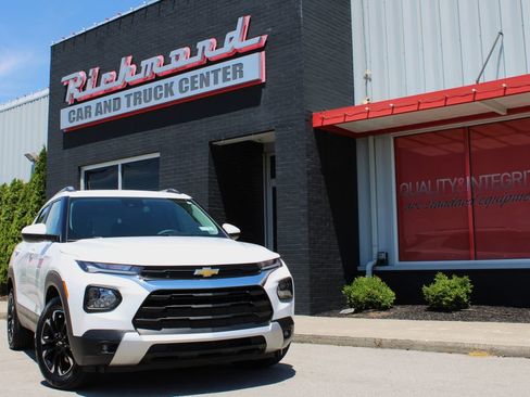 Used 2021 Chevrolet TrailBlazer LT FWD image 1