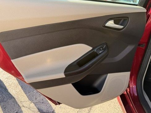 Used 2015 Ford Focus SE w/ SE Sport Package image 19