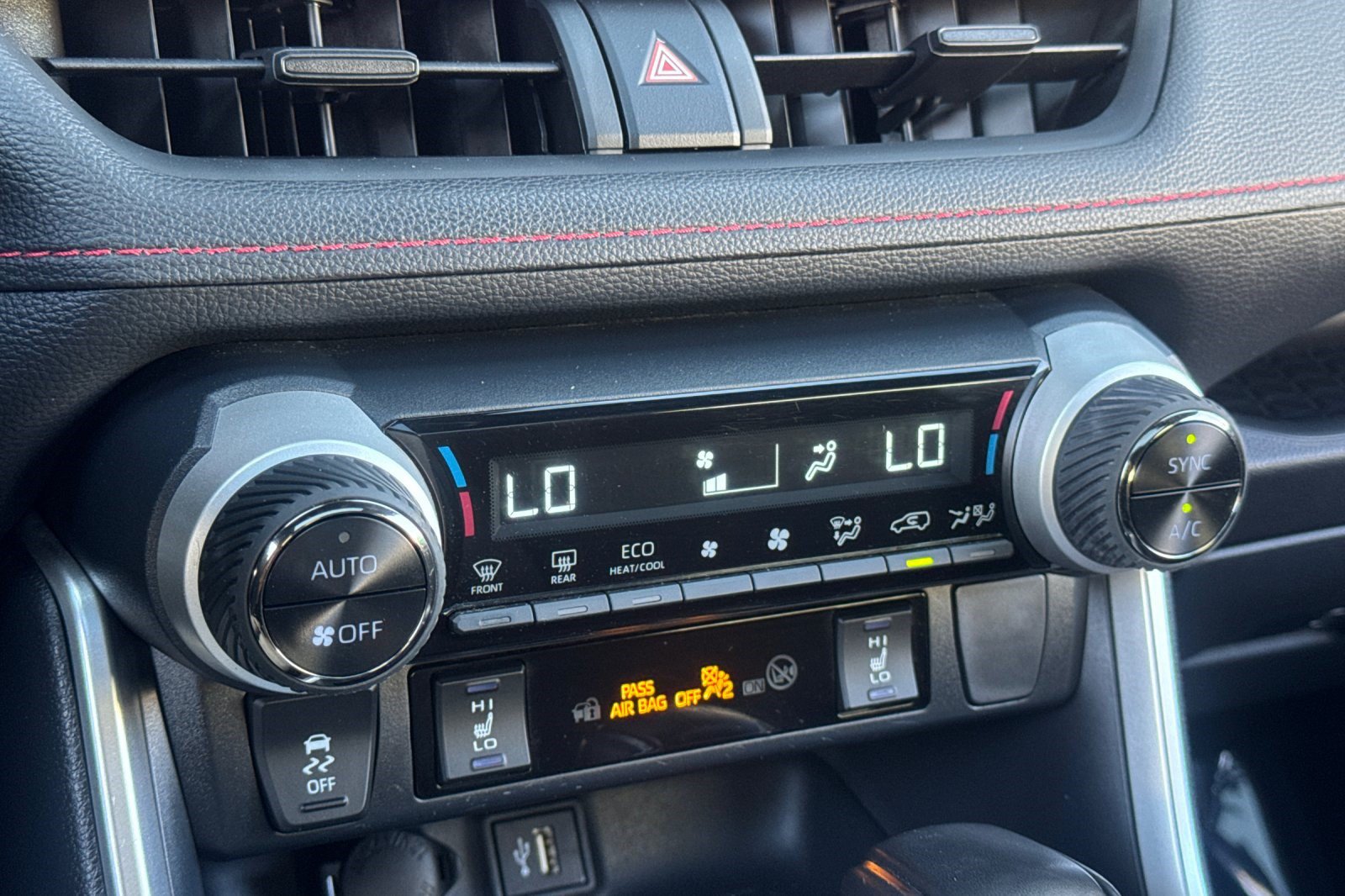 Used 2025 Toyota RAV4 SE AWD/4WD image 19
