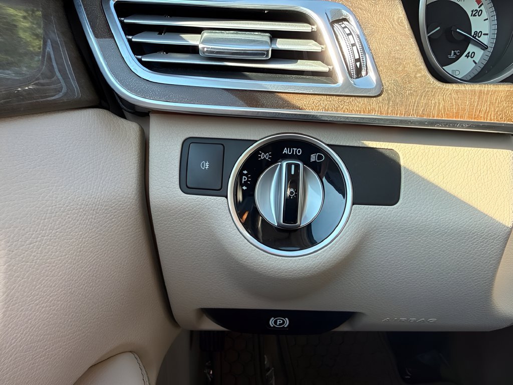 Used 2014 Mercedes-Benz E 350 4MATIC Sedan image 22