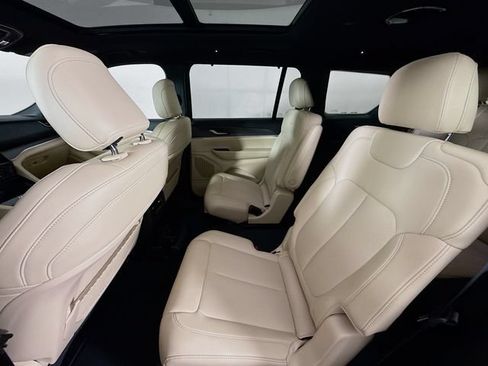 Used 2025 Jeep Grand Cherokee L Limited w/ Luxury Tech Group II RWD image 25