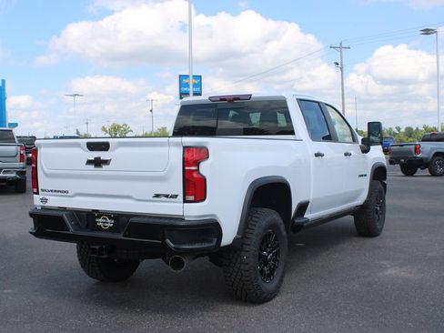 New 2026 Chevrolet Silverado 2500 ZR2 w/ LPO, Dark Essentials Package AWD/4WD image 9