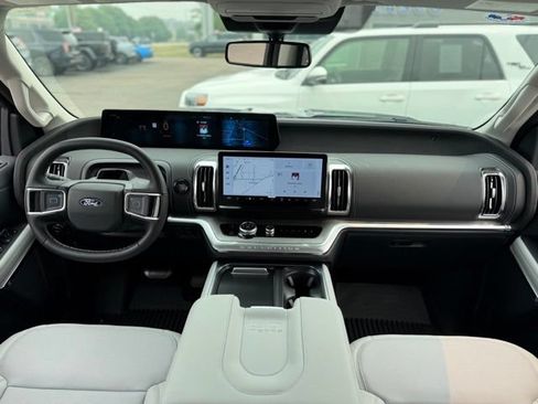 New 2027 Ford Expedition Platinum AWD/4WD image 3