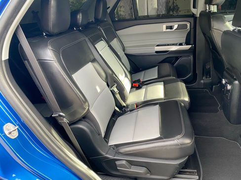 Used 2022 Ford Explorer XLT w/ Equipment Group 202A image 24