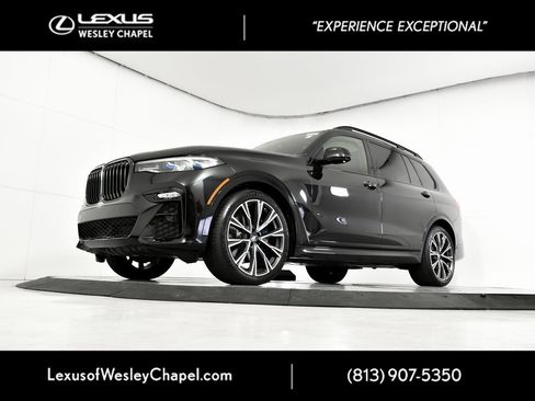 Used 2022 BMW X7 M50i w/ Luxury Seating Package image 11